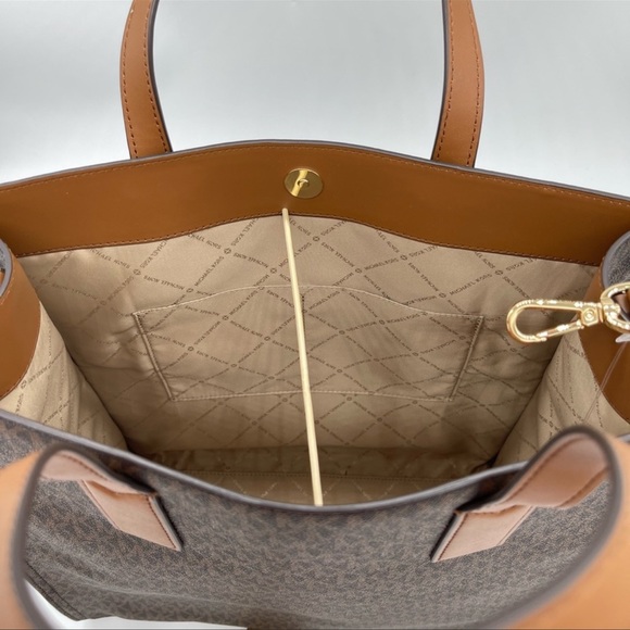 Michael Kors Large Kenly Tote Bag &Continental NWT
Wallet Wristlet | BUNDLE DEAL - Picture 5 of 9